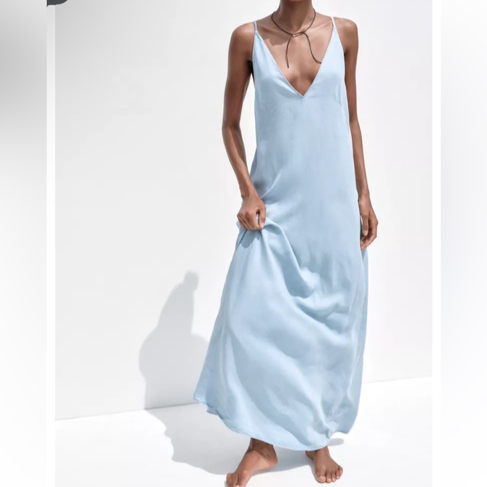 Zara Light Blue Midi Dress, V neck, flowy and lightweight, chambray fabric XL